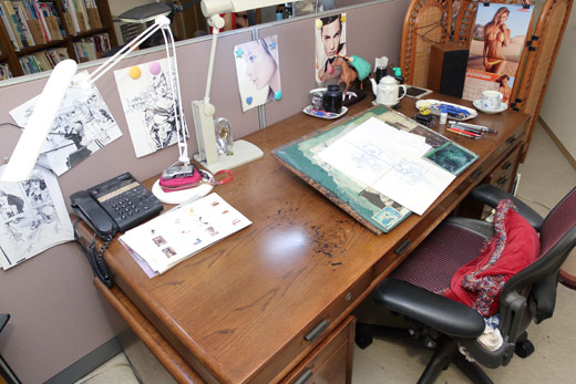 File:Hirohiko Araki Desk.jpg
