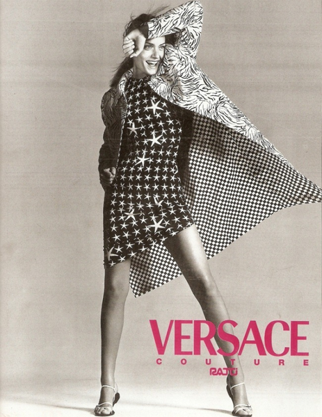 File:Amber Valletta Versace Spring 1996.png