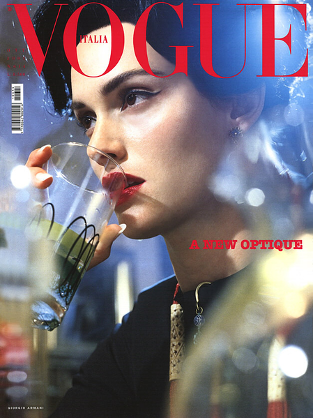 File:Vogue Italia October 2001.png