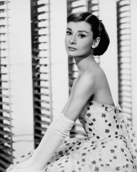 File:Audrey Hepburn 1957.jpg