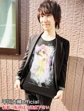 Hirakawa wearing Kakyoin shirt