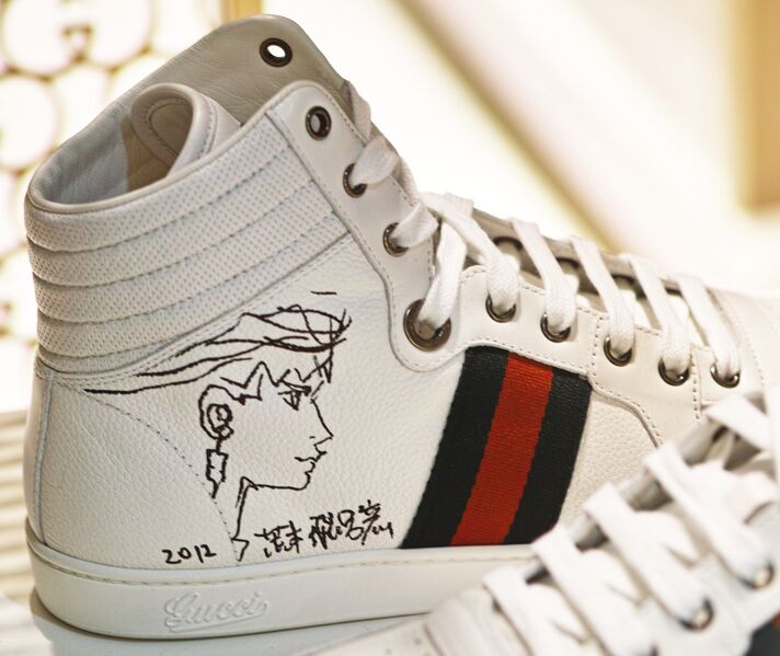 File:Gucci x JoJo Sneakers Right.jpg