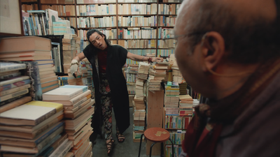 Jugo goes mad in a bookstore