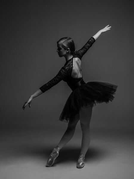 File:Woman doing Ballet.jpg