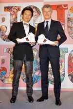 Araki com Christophe de Pous, Antgio CEO da Gucci do Japão