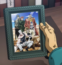 Jotaro holding the photo in Golden Wind