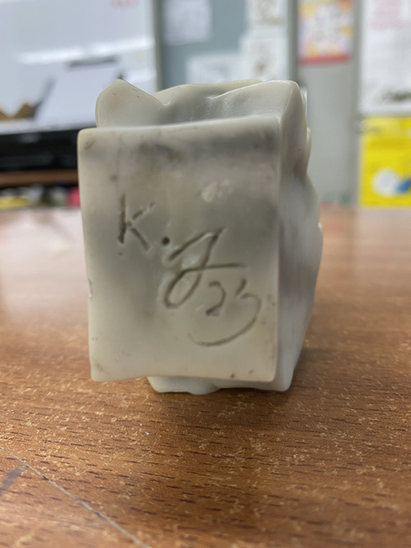 File:YA Issue 12 2001 Guts Marble Bust Signed.png