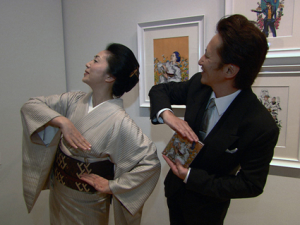 Araki holding Sayuri's album while they pose together