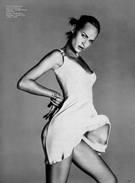 File:Amber Valletta Versace S-S 1996.png